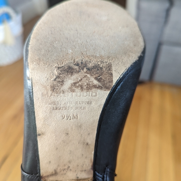 Maxstudio black leather booties heels boots 9.5 - Picture 5 of 10